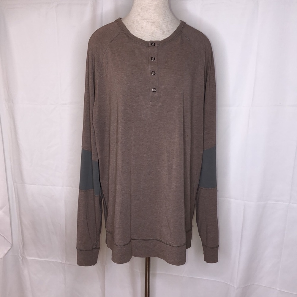 🔹Lululemon Snap Henley